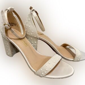 Dream Pairs White Low Chunk Heel